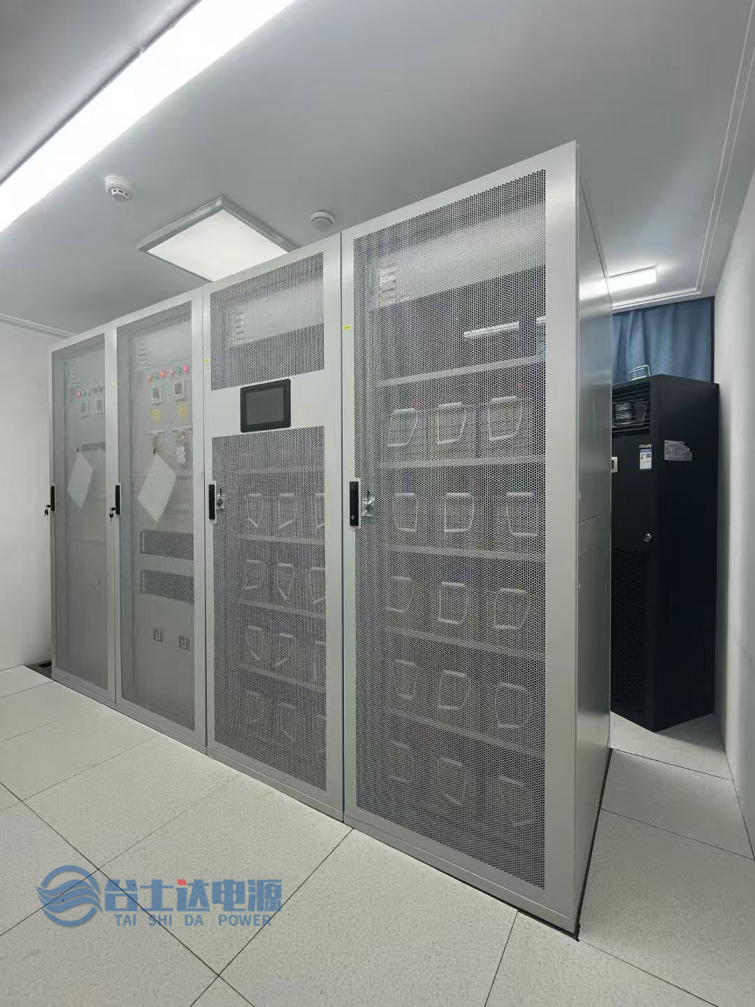 蓄电池组的关键作用与日常维护指南